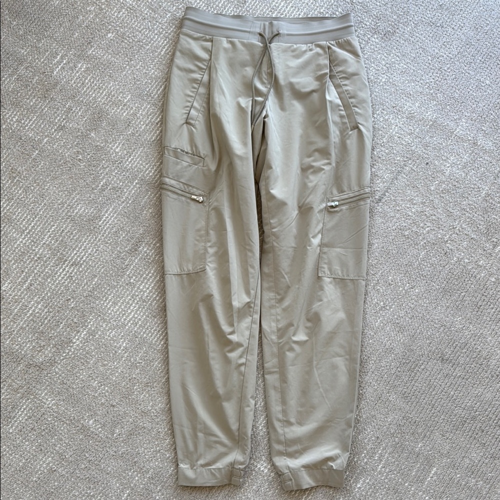 Athleta Women’s Tan Go Far Travel Pant Jogger Pants size 0